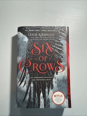 🌈2/$8  Six of Crows #1 in Series